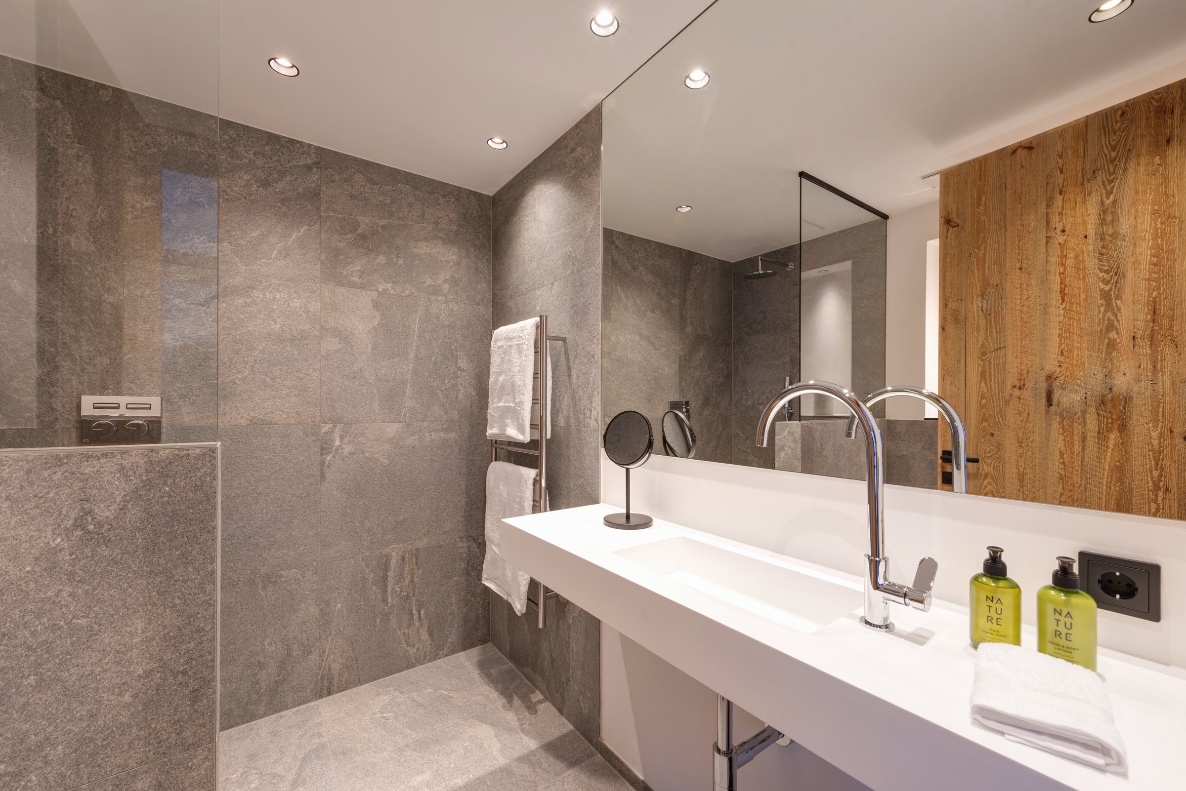 Gallery — luxury ski-in/ski-out chalet in St. Anton am Arlberg — 9