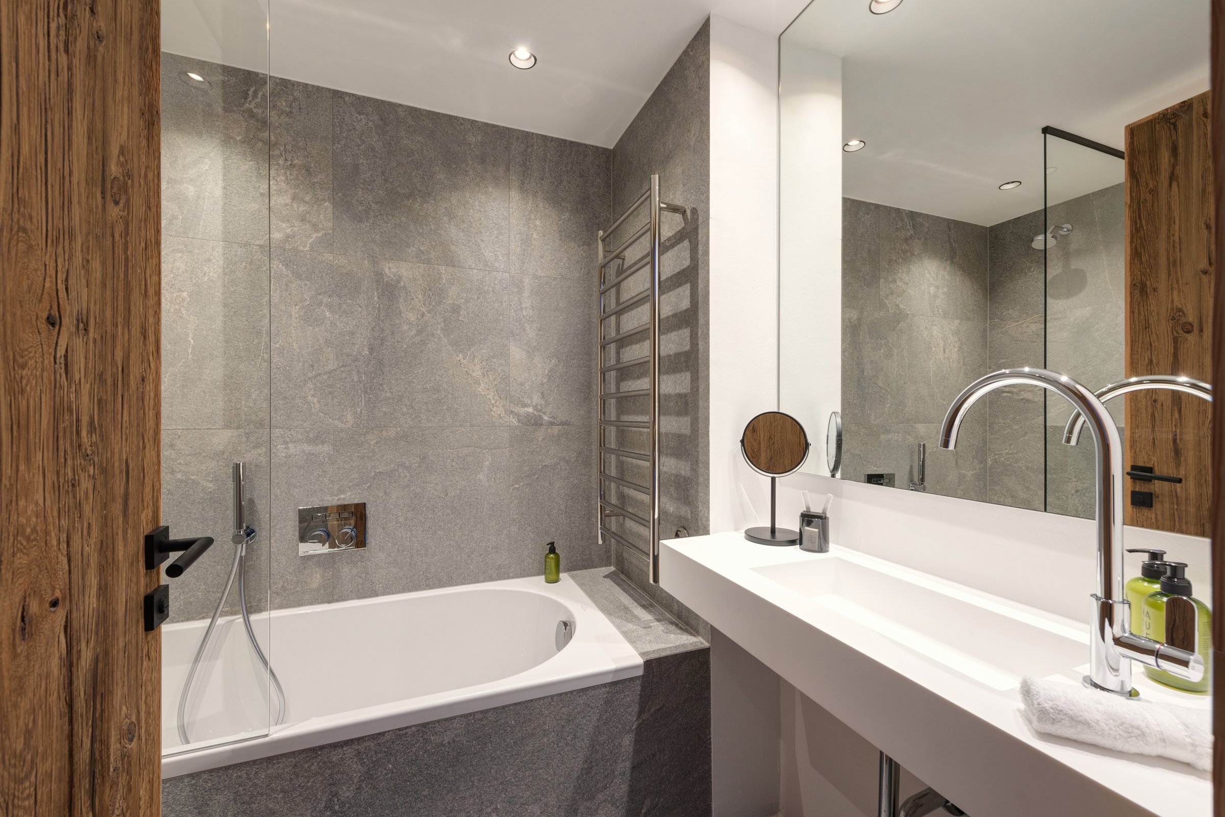 Gallery — luxury ski-in/ski-out chalet in St. Anton am Arlberg — 10
