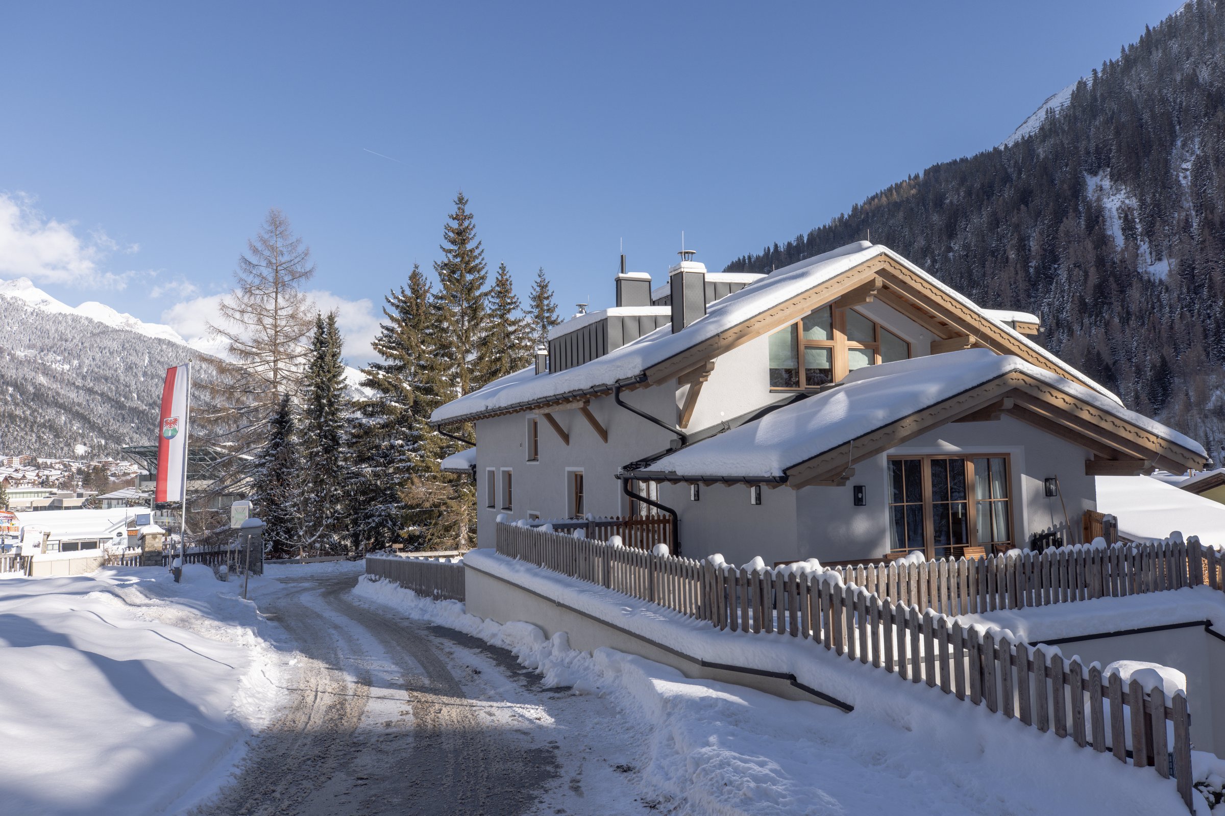 Inside Marmotta Culm — luxury ski-in/ski-out chalet in St. Anton am Arlberg — 5