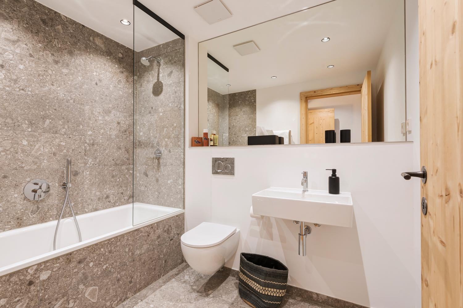 Gallery — luxury ski-in/ski-out chalet in St. Anton am Arlberg — 8
